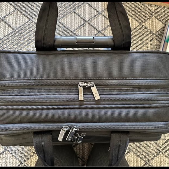 Briggs & Riley @Work Large Expandable Rolling Brief - Picture 2 of 10